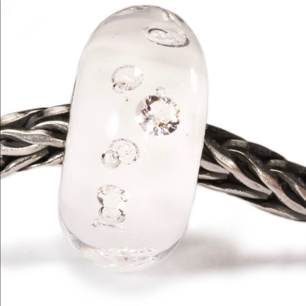 White diamond trollbead